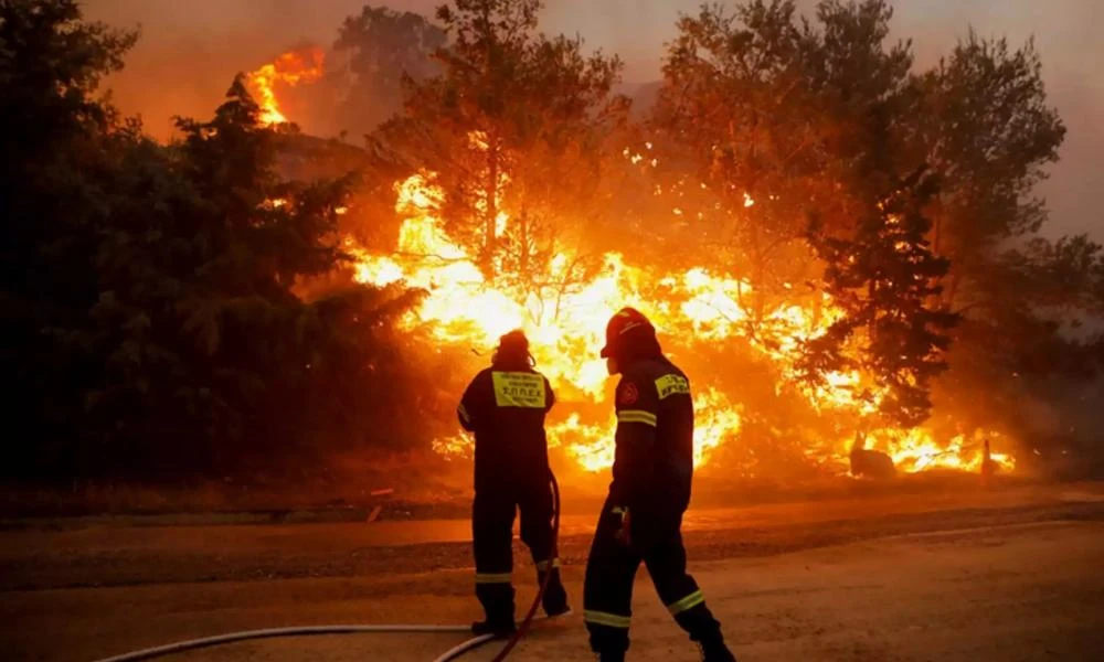 Χωρίς ενεργό μέτωπο η φωτιά στα Χανιά - Τραυματίστηκε πυροσβέστης